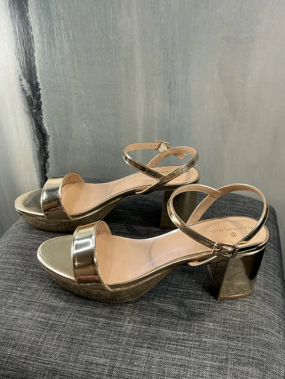 NIB Bandolino Gold Pennie3 Metallic Platform Block Heel Sandals Size 11